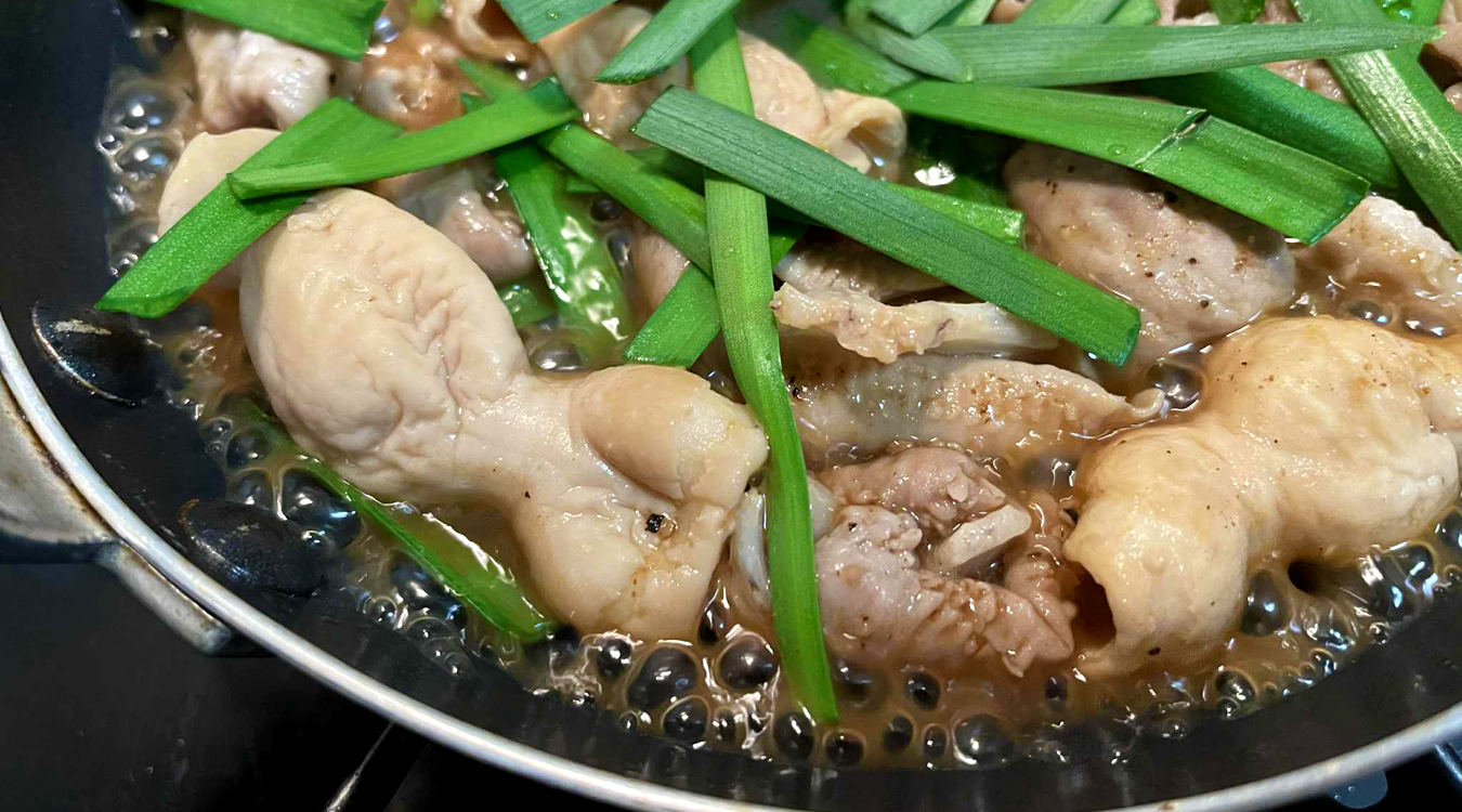 adding_chives_cut_with_scissors2