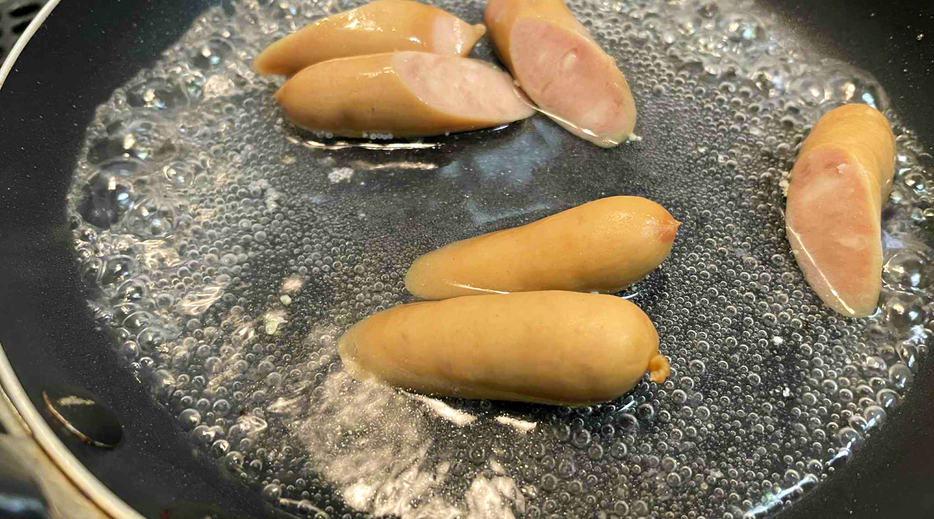 pan_steaming_sausages