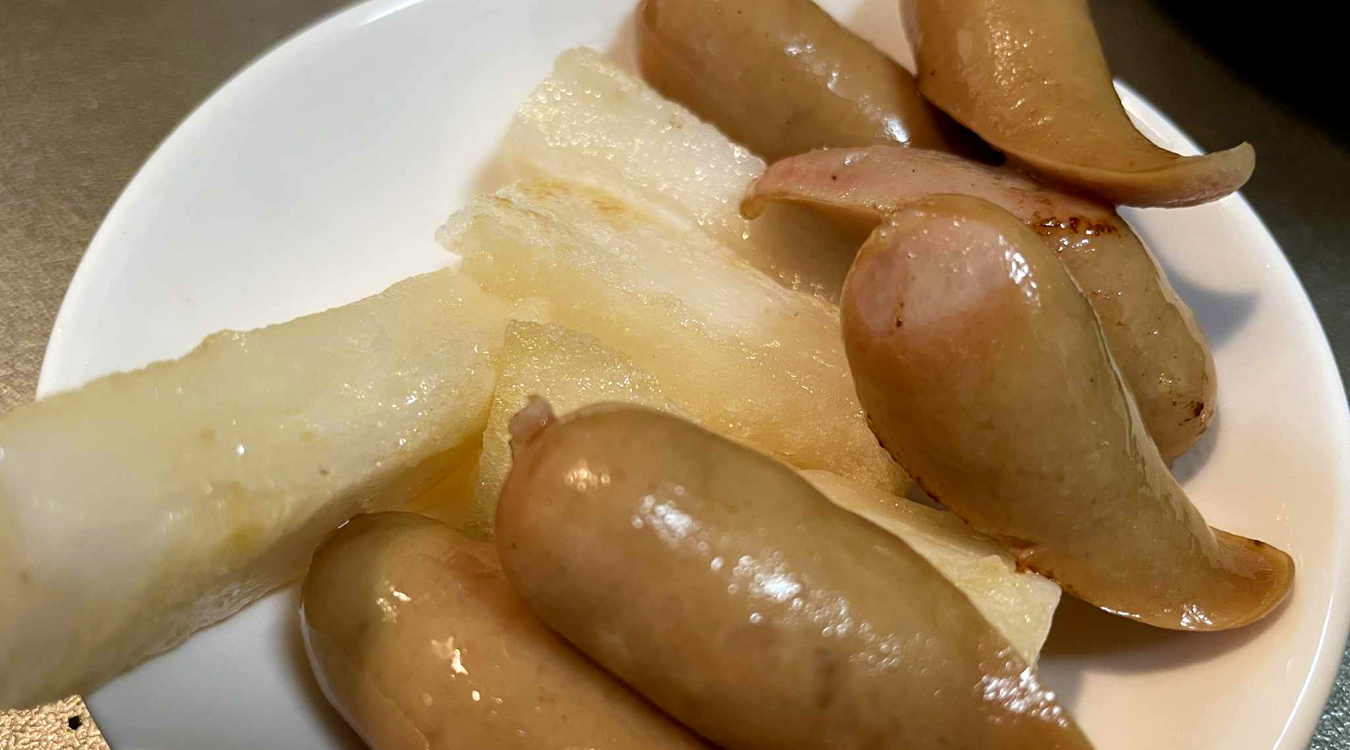 put_on_a_plate_sausages